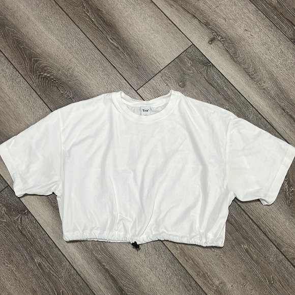 Aritzia TNA Baxter Cropped T-Shirt size small - Picture 2 of 3